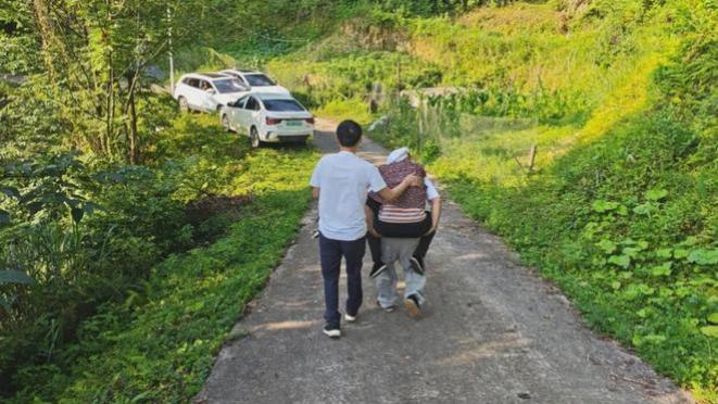 极速救援！失联20小时七旬老人，警民合力平安找回！