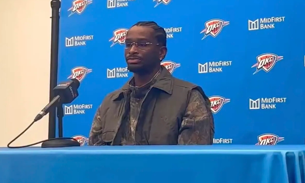 今日NBA常规赛，雷霆124-112击败热火。
赛后雷霆球员谢伊-吉尔杰斯-亚历