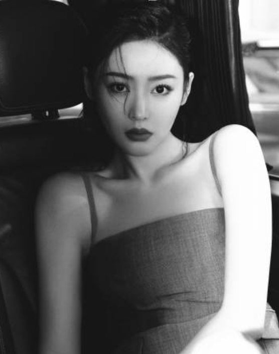 一分清冷邂逅极致浪漫，点缀春日悸动气息