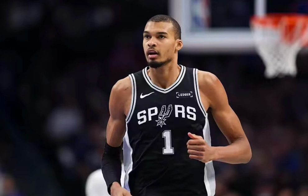 4月7日讯 美医学专家Jesse Morse，M.D.发文对文班在对抗中遭受的左