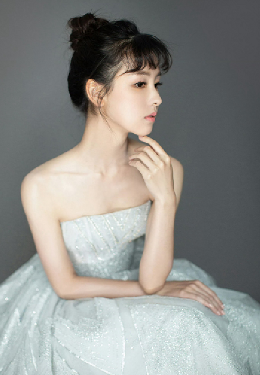 陈都灵的这套礼服搭配这身形，简直是没谁了！