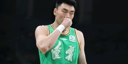 辽宁男篮球员李晓旭宣布退役。辽宁男篮遭遇山东男篮淘汰的赛后，辽宁男篮球员李晓旭也
