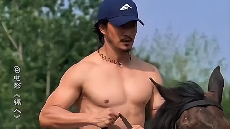 吴京大秀领衔：决战老头圈之谁是真肌霸！