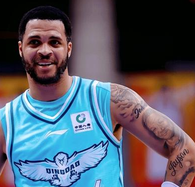 韦瑟斯庞27分，青岛男篮主场轻取浙江终结对手5连胜。CBA常规赛，青岛男篮主场迎