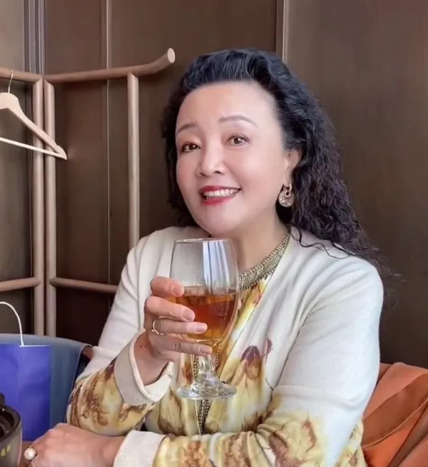 60+张兰的清醒不插手儿子婚姻