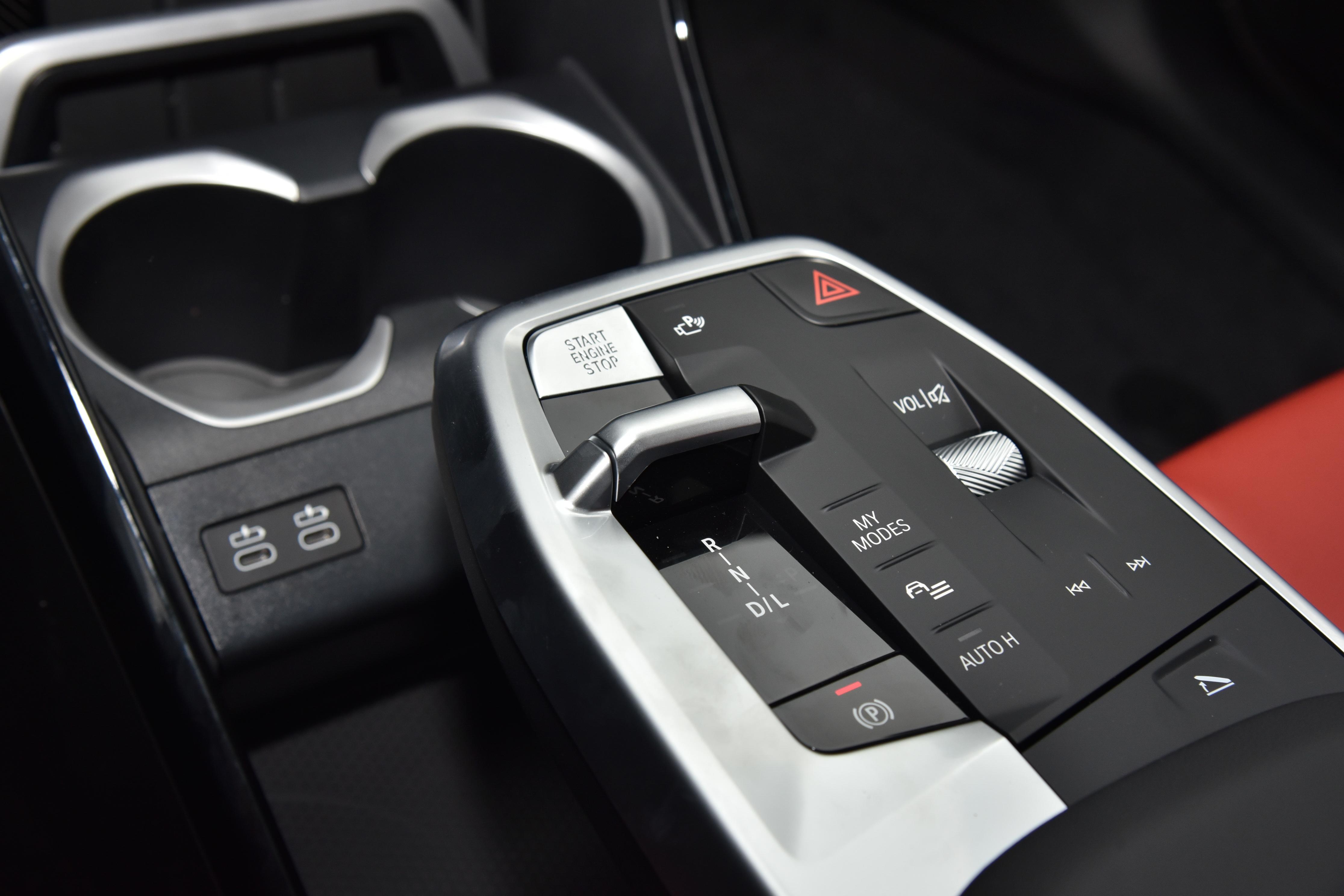 新X1最大的优点就是空间。轴距加长后，后排腿部空间太夸张了，我180能翘二郎腿。