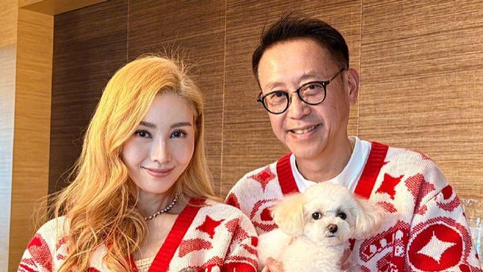 李嘉欣晒新春全家福贺马年 橙发造型惊艳粉丝