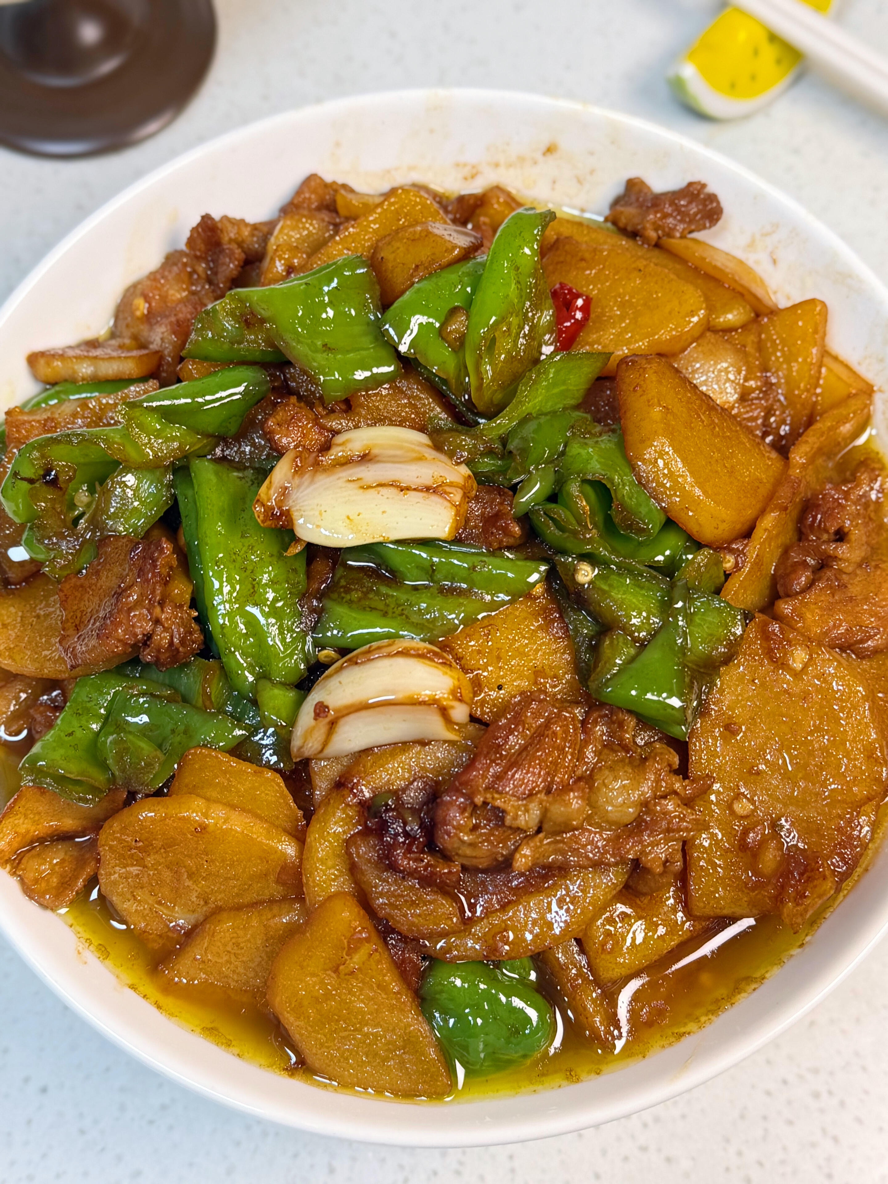 肉烧土豆片✨土豆比肉还香，复刻奶奶的家常味
真的赞爆了！这道肉烧土豆片，谁做谁夸