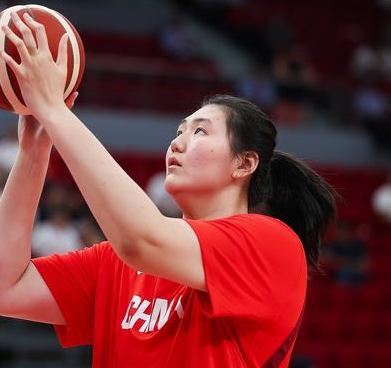 张子宇13分6篮板，中国女篮世界杯首战惨败美国。女篮世界杯小组赛，中国女篮首战面