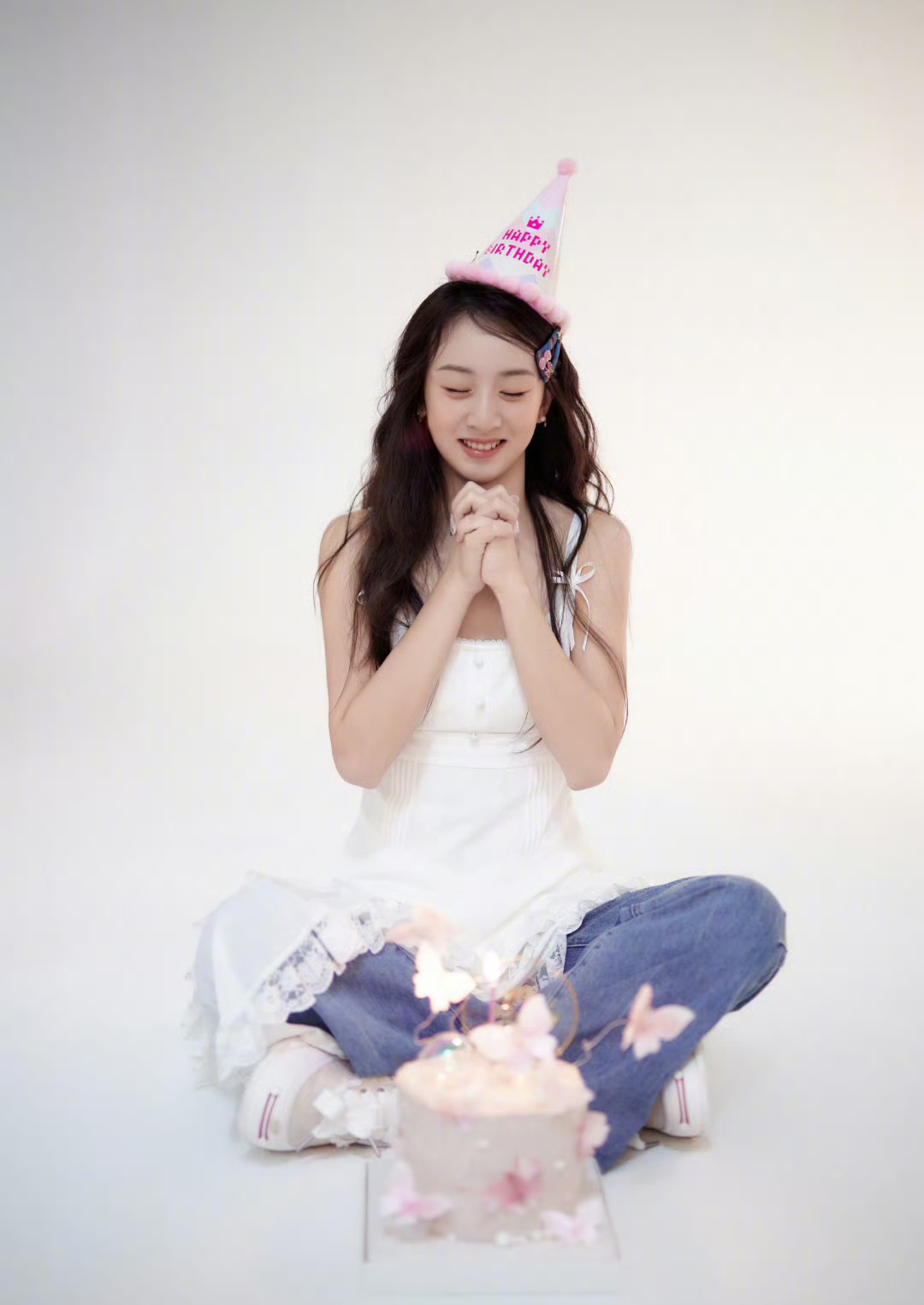 叶一茜晒女儿Cindy18岁生日照
果然，女大十八变，好美呀
凭这样的美貌进娱乐