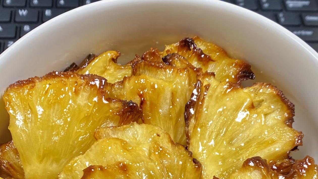 蜜汁烤菠萝：一口解锁春日里的焦香甜蜜