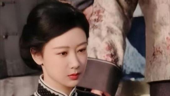 紫新剧路透曝光！盘起头发穿上民国装，这古韵你打几分？