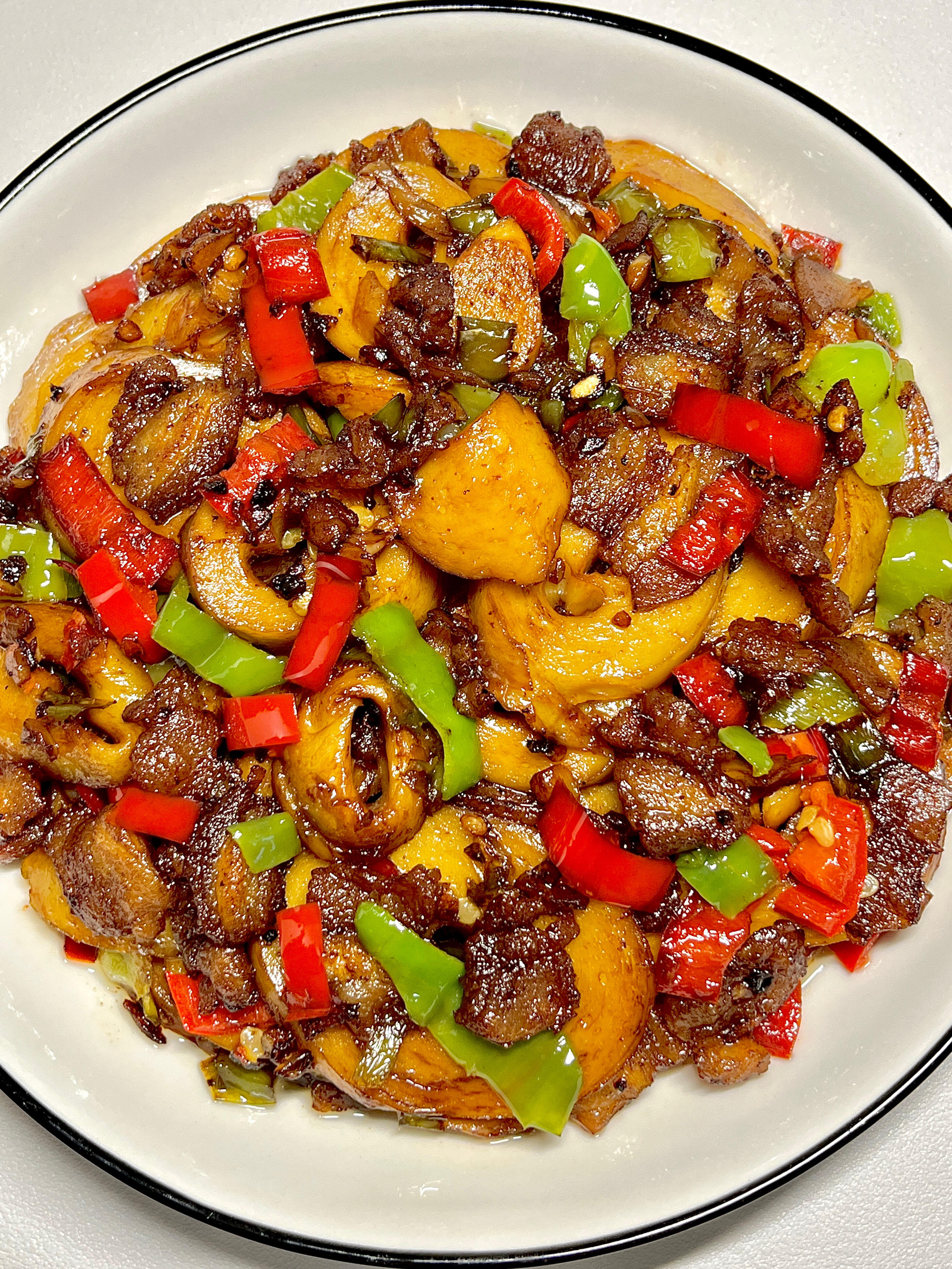 太费饭了！面筋炒肉干香入味，挑食娃都抢着吃
家人们，快去做这道面筋炒肉！干香扑鼻