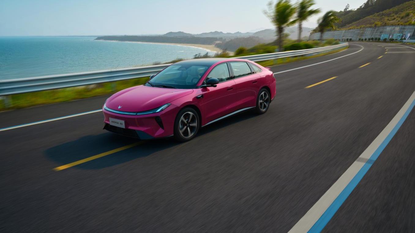 换个角度大有胜算，大空间越级纯电家轿极狐S3正式开启预售6.48万元起