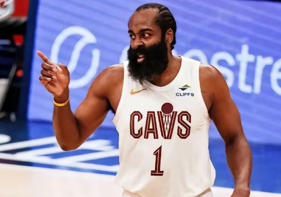 骑士虽然输给了凯尔特人，但米切尔复出状态火热拿下30分7板5助，莫布利扛起内线砍