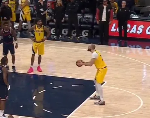 今日常规赛，步行者以113-114不敌快船。最后时刻杰-胡夫错失两罚，未能绝杀。