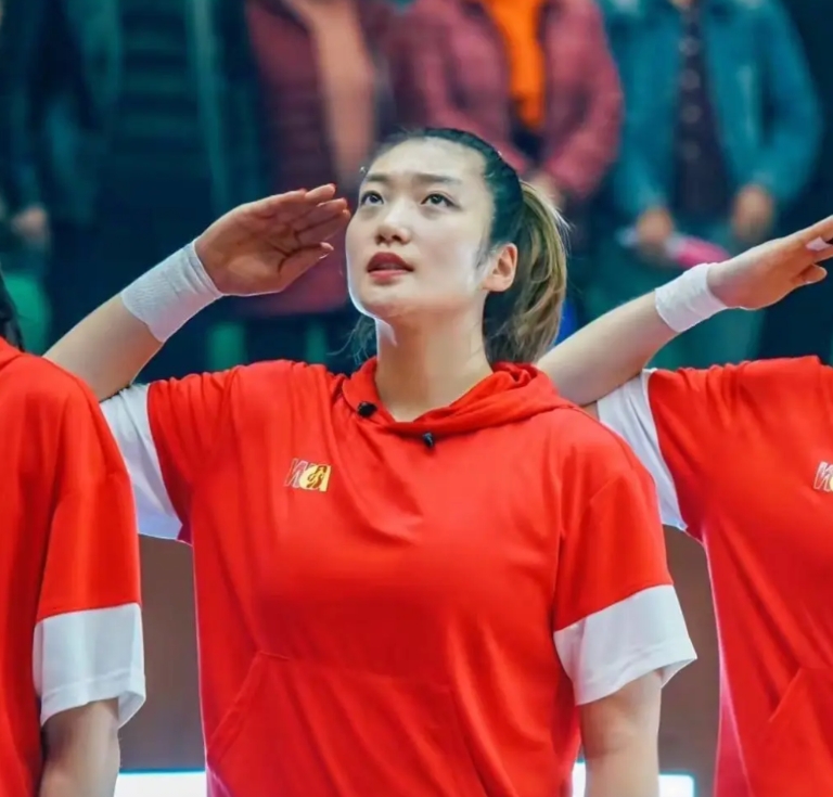 中国女篮惨败比利时，李梦上热搜。女篮世界杯李梦曾带领中国女篮大胜比利时20多分，