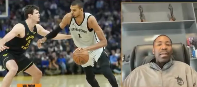 贾马尔-克劳福德谈及自己对文班亚马的特训内容：“我主要帮他打磨控球技术，同时也精