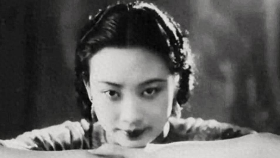 戴笠并未曾霸占胡蝶，其晚年回忆往事时曾对戴笠的保护十分感激