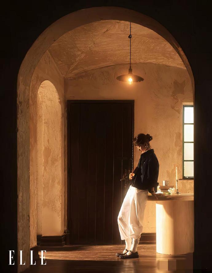 这哪里像从农村走出来的姑娘啊，这明明就是流落民间的贵公主啊，赵丽颖真的太适合这种