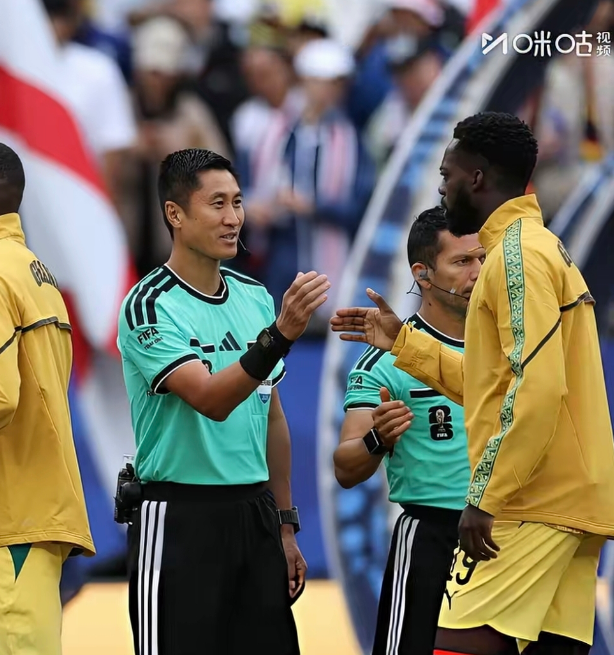 英格兰闷平加纳的原因就是FIFA只是让马宁担任第四官员，如果科里纳肯让马宁担任主