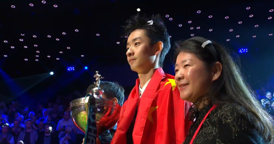 2026斯诺克世锦赛结束，中国选手吴宜泽获得冠军，收获50万英镑奖金。接受采访时