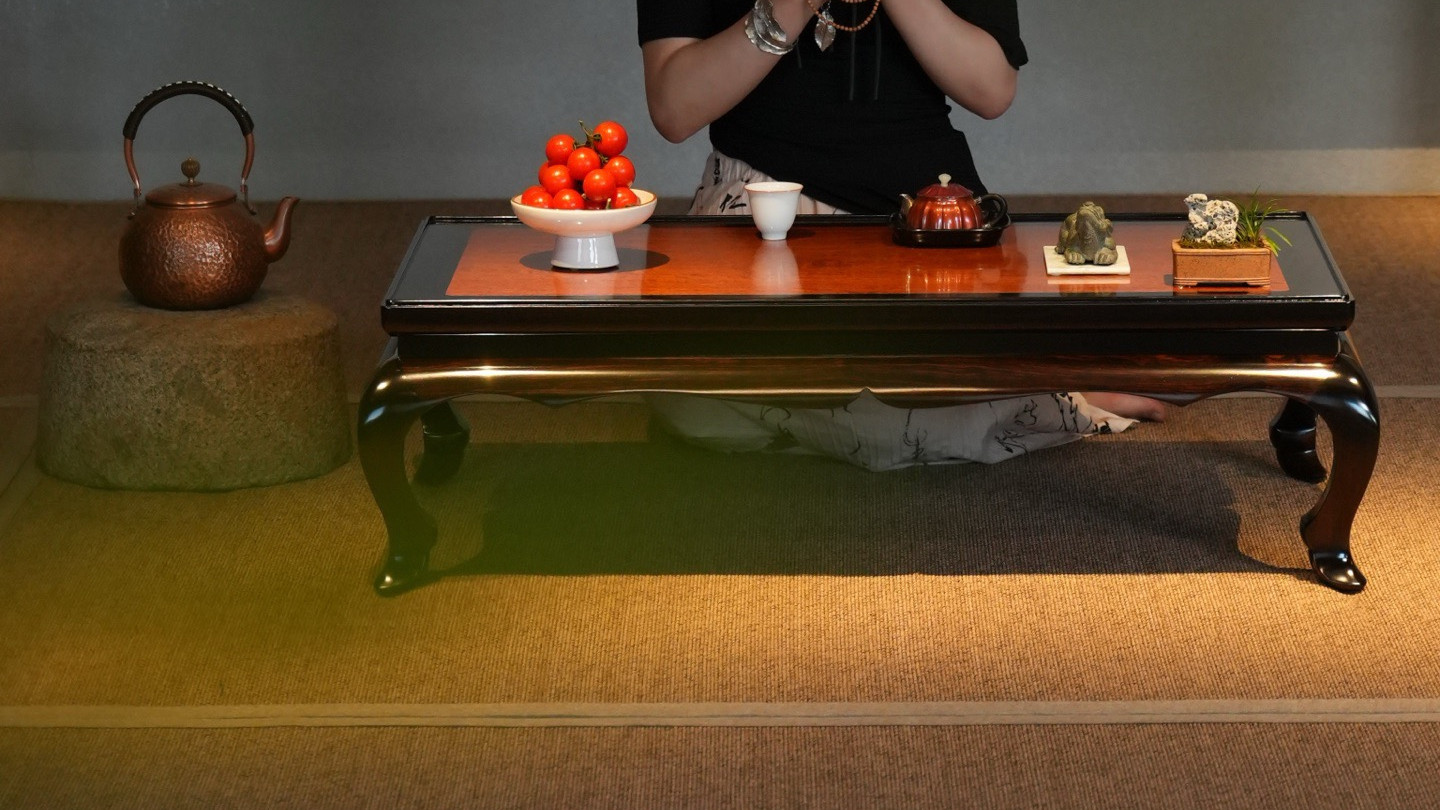 简而有度，器藏宋韵｜紫光檀镶嵌缅花高足宋几