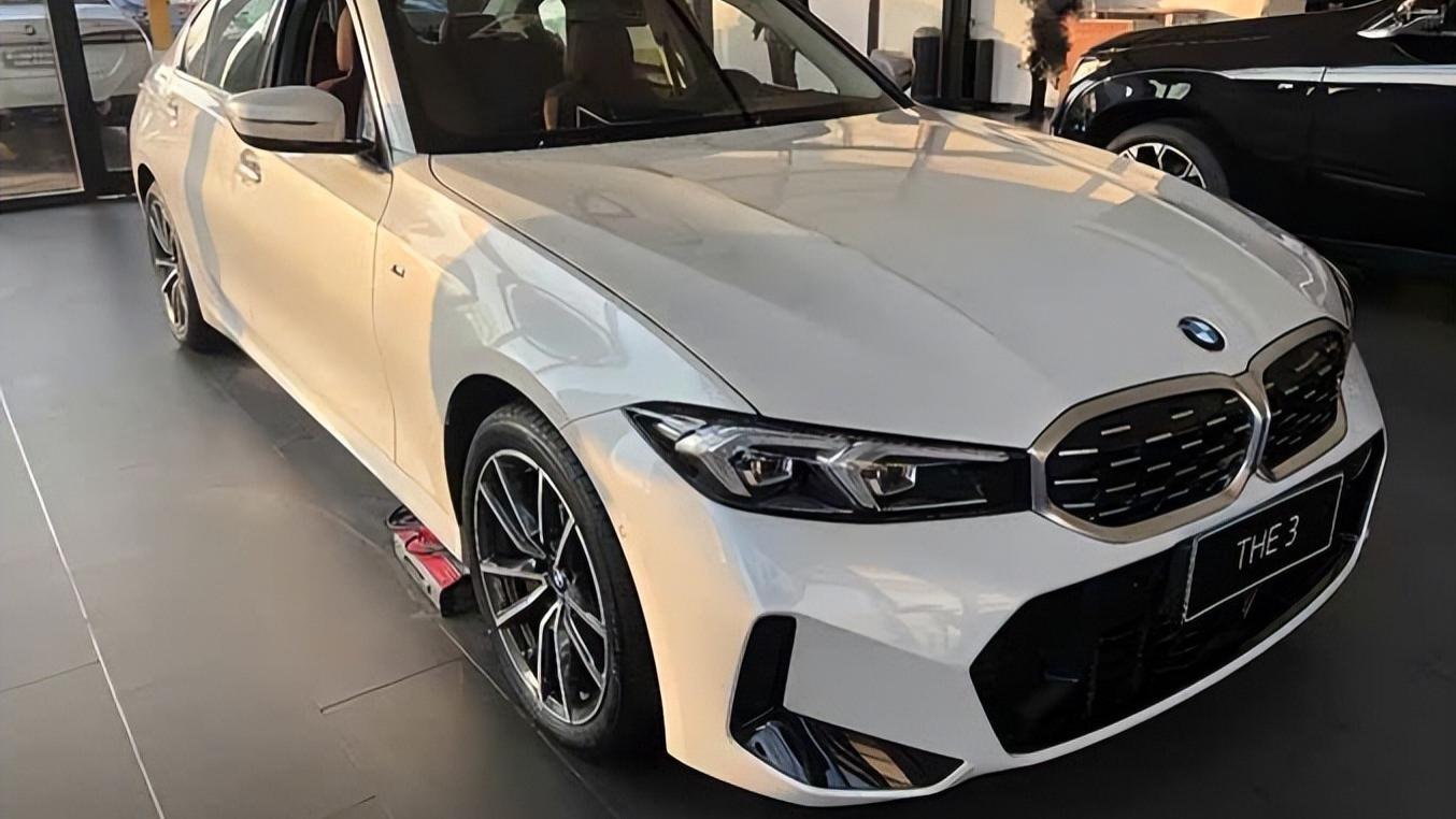 轴距加长至2961mm，全系标配主动刹车，宝马3系25.8万起