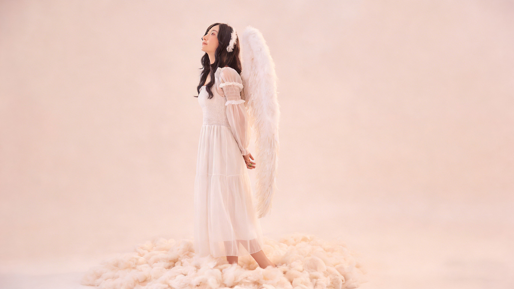 成都22岁女孩扛网贷，纯欲天使写真美到心碎