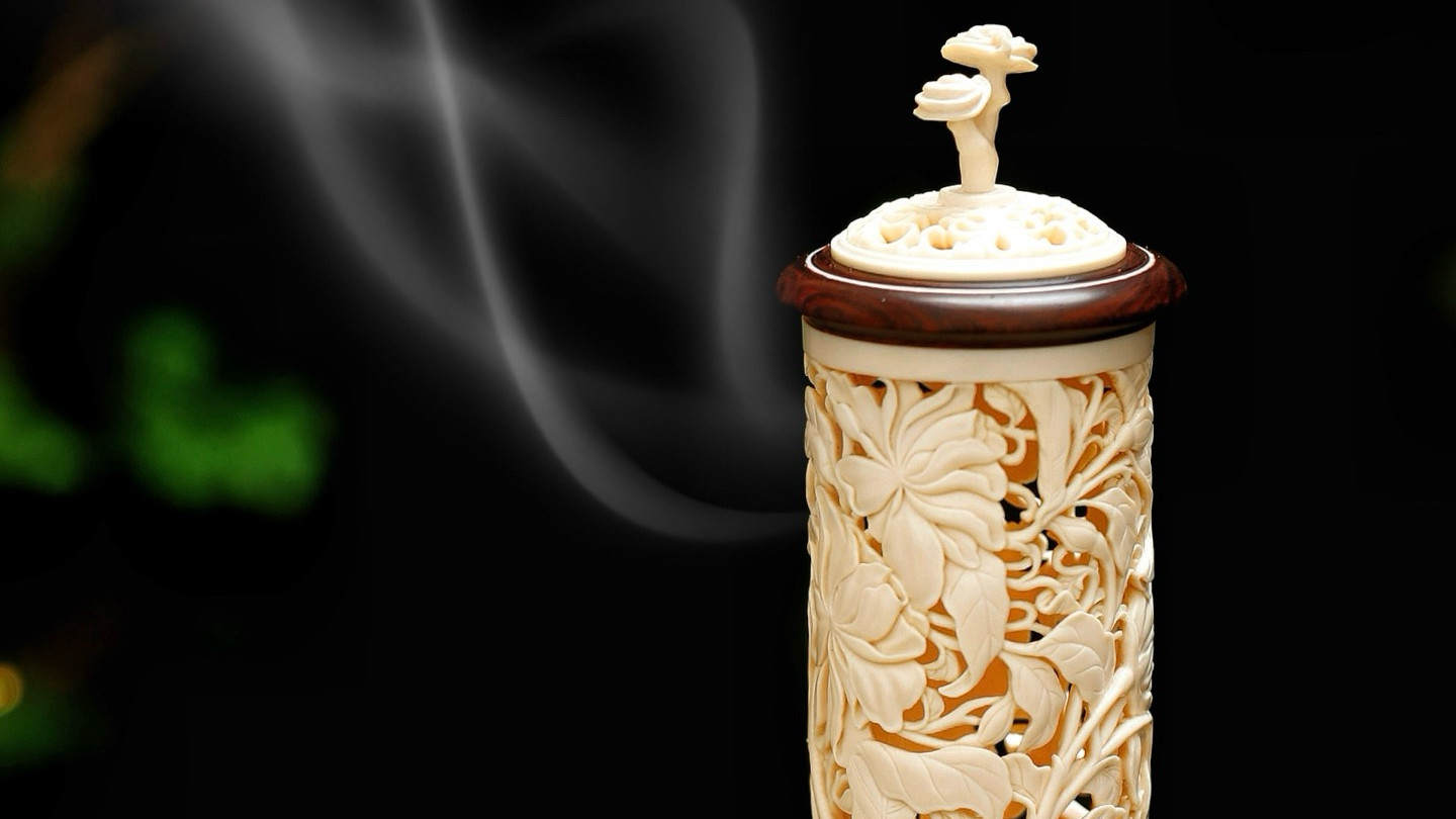 禅意香器，猛犸牙镂雕，荷花立香炉