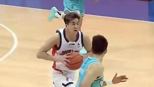 郭艾伦末节12分，徐昕两双，威金顿添助力，广州赢青岛！