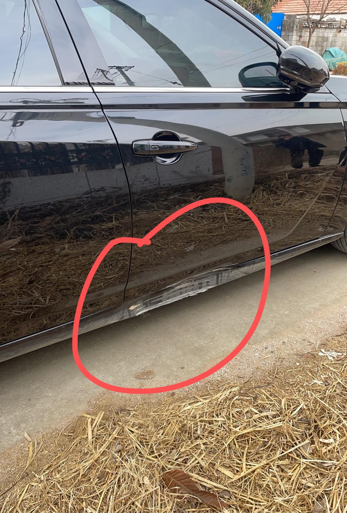 副驾下方撞瘪了，4儿子说这里是切割件，要换件焊接上去