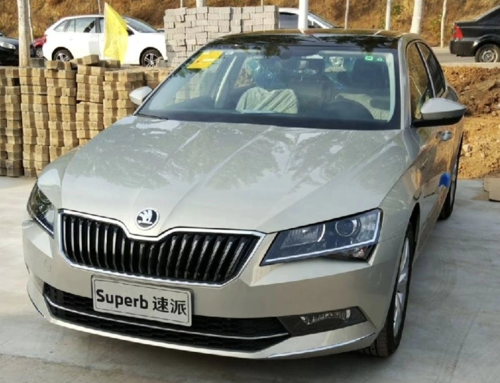 斯柯达速派280版，落地3.3万，15年底的车，当时的16款，跑了17万公里了，是亲戚的一手车。