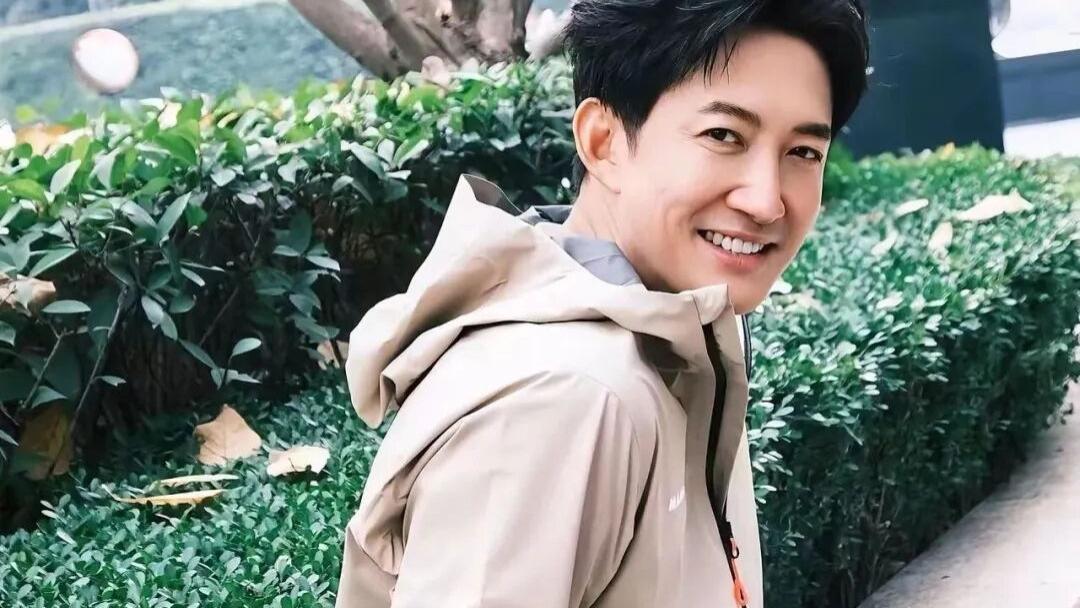 王阳和蒋欣相恋多年，他转身娶了小四岁娇妻，如今妻子和他红透半边天