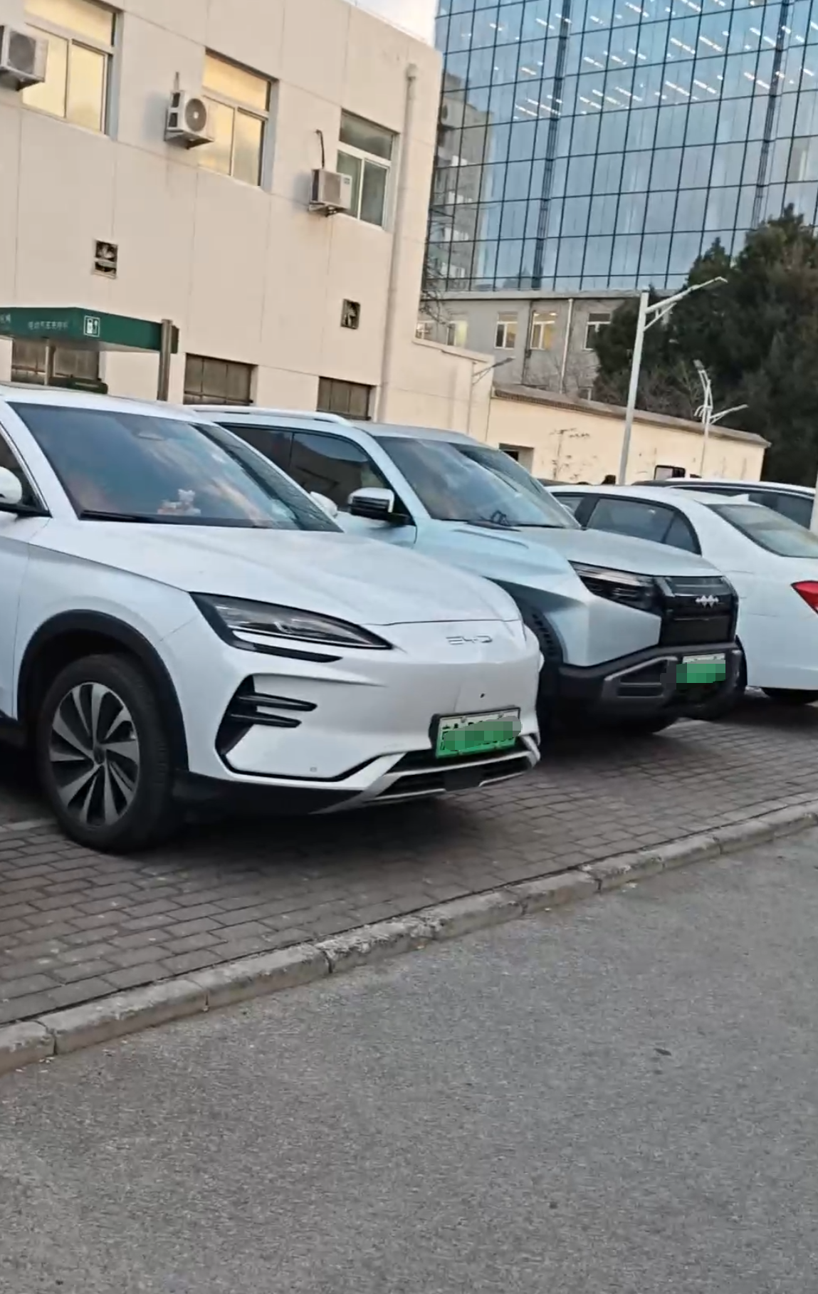 最近有个挺有意思的现象，在各大高校停车场转一圈，你会发现一个细节：迪子的出现频率