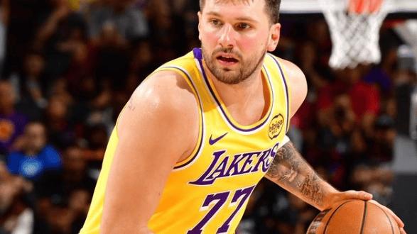 连场被绝杀，惨遭三连败，跌至西部第六，湖人该做出抉择了！