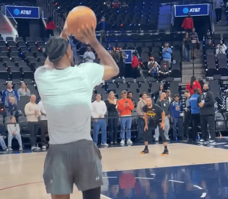 NBA常规赛，快船对阵勇士。

赛前，勇士队记Anthony Slaters晒出