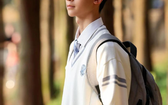 分享会我只说爸爸很伟大却不说职业，班主任怒斥我敷衍，得知他的工作后，老师连忙向我道歉…