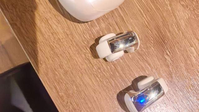 西圣Plume卡其色耳夹耳机｜百元走心之选，颜值实力双在线
