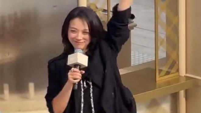 汤唯小腹隆起被传怀孕多月 亲证喜讯：是的，家里要多匹小马驹了