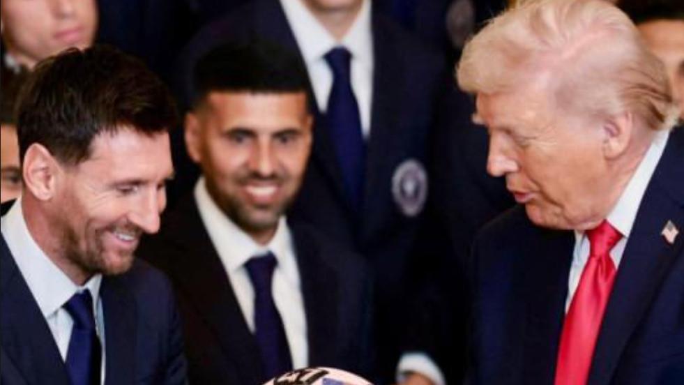 愤怒！梅西带队赴白宫接受特朗普接见，伊朗小球迷焚烧梅西球衣泄愤