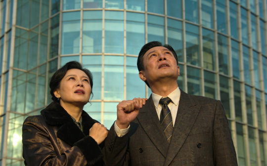 家庭聚会上表妹突然心脏骤停，舅舅哭天抢地求我做心肺复苏，我当场狂吐白沫：谁不会演戏啊？看谁演得过谁！