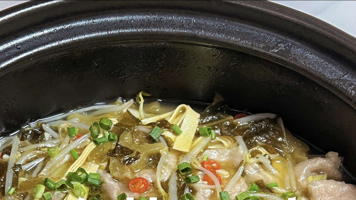 酸菜滑肉的黄金配方：从腌肉到煮汤，细节决定成败