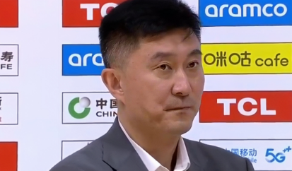 广东男篮主教练杜锋谈球队大胜四川送对手32连败。他表示：这场我们一上来专注度就很