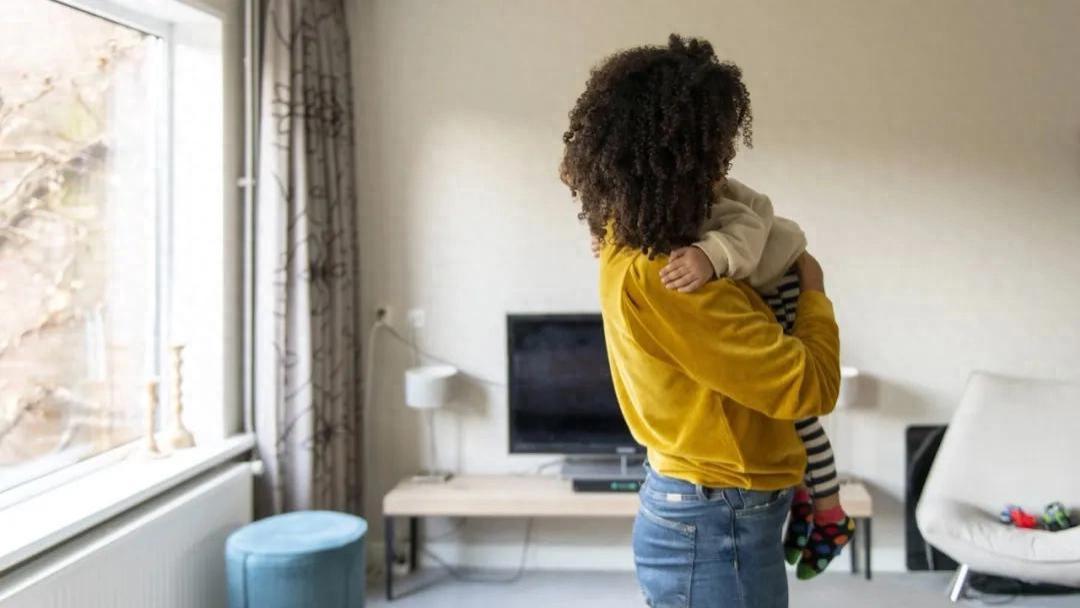 买不起房就别生孩子？荷兰出生率暴跌，高房价成“隐形避孕药”