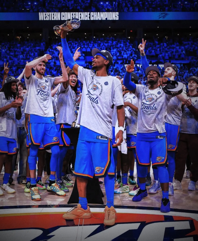 这赛季不交易卫冕几乎不可能了
能拿个MVP、一阵就很赚了，也不至于这赛季啥都捞不