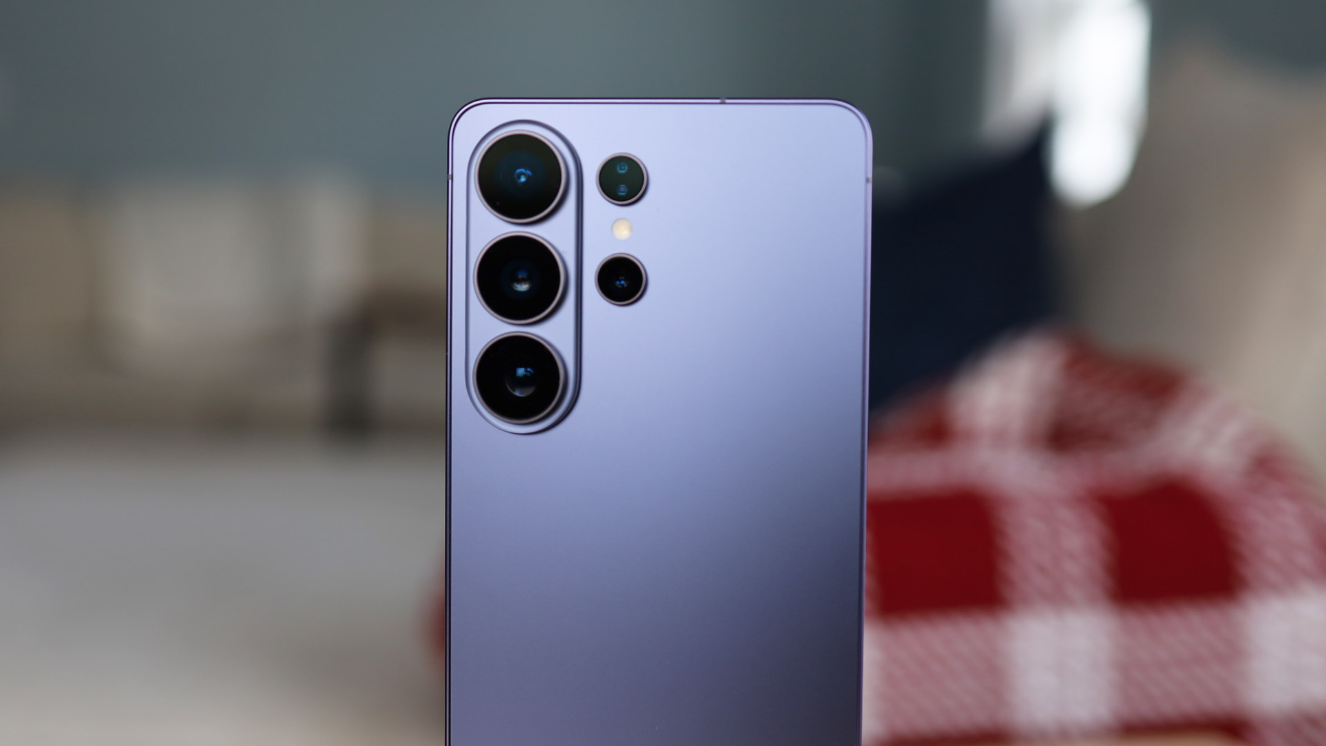 别只盯着隐私屏了！三星 S26 Ultra 这个 “内置云台” 功能，才是真的王炸