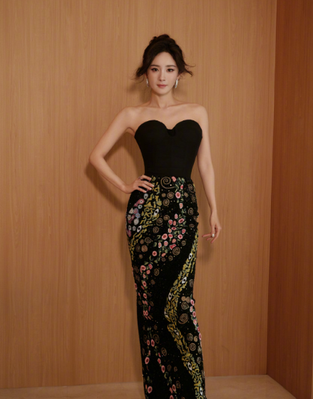 所有无名的舒展，藏着万物相拥的答案