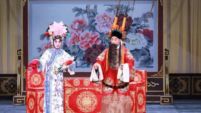 青年京剧演员路洁携经典剧目《白蛇传》《四郎探母》惊艳武汉