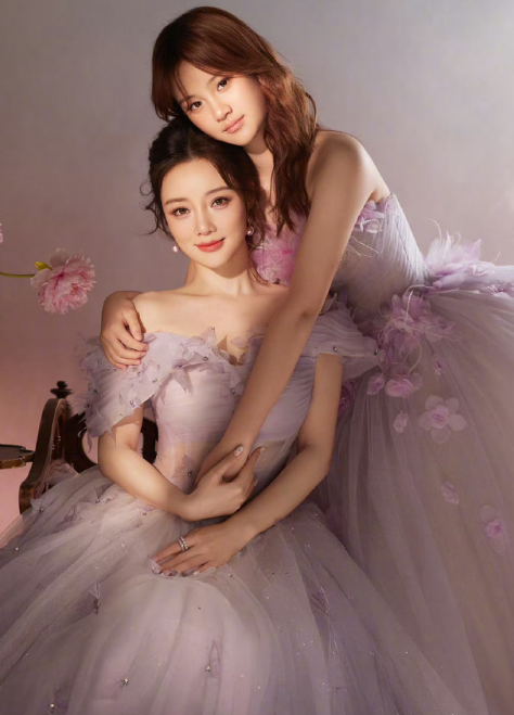 甜馨和妈妈李小璐一起拍生日写真